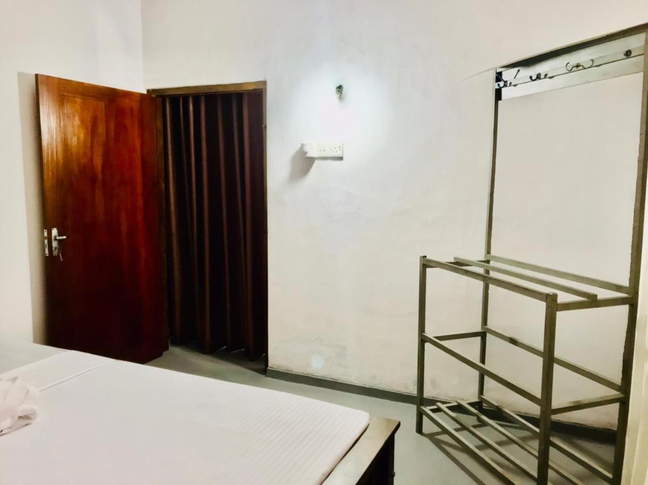 Apartamento Lucky Mongrooves Midigama East Exterior foto